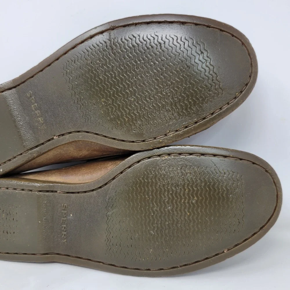 Sperry brand top
